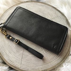 Frye Lily Zip Leather Wallet in Black NWT